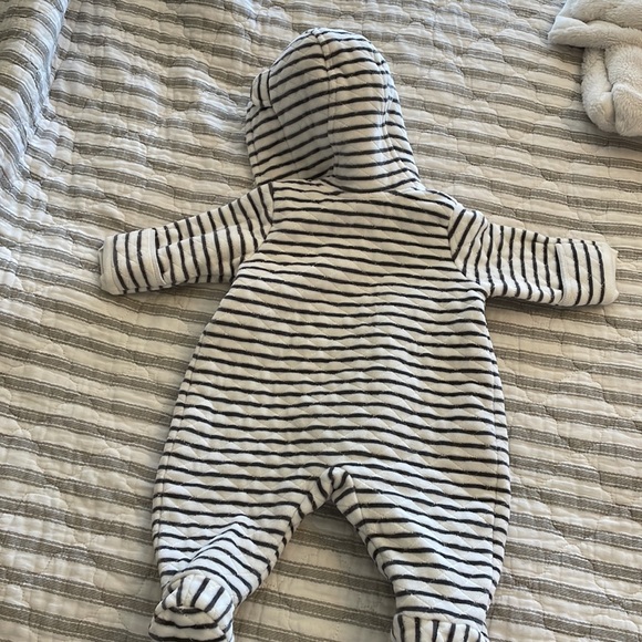 Nordstrom 3 month fleeced lined hood stripped onesie - Picture 4 of 4